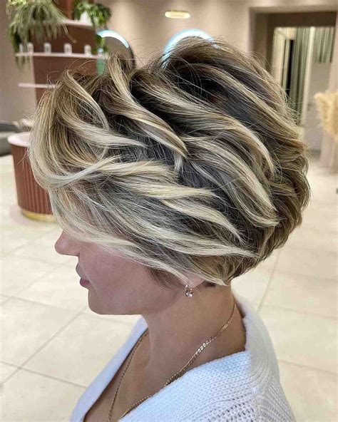 highlighted short hair styles